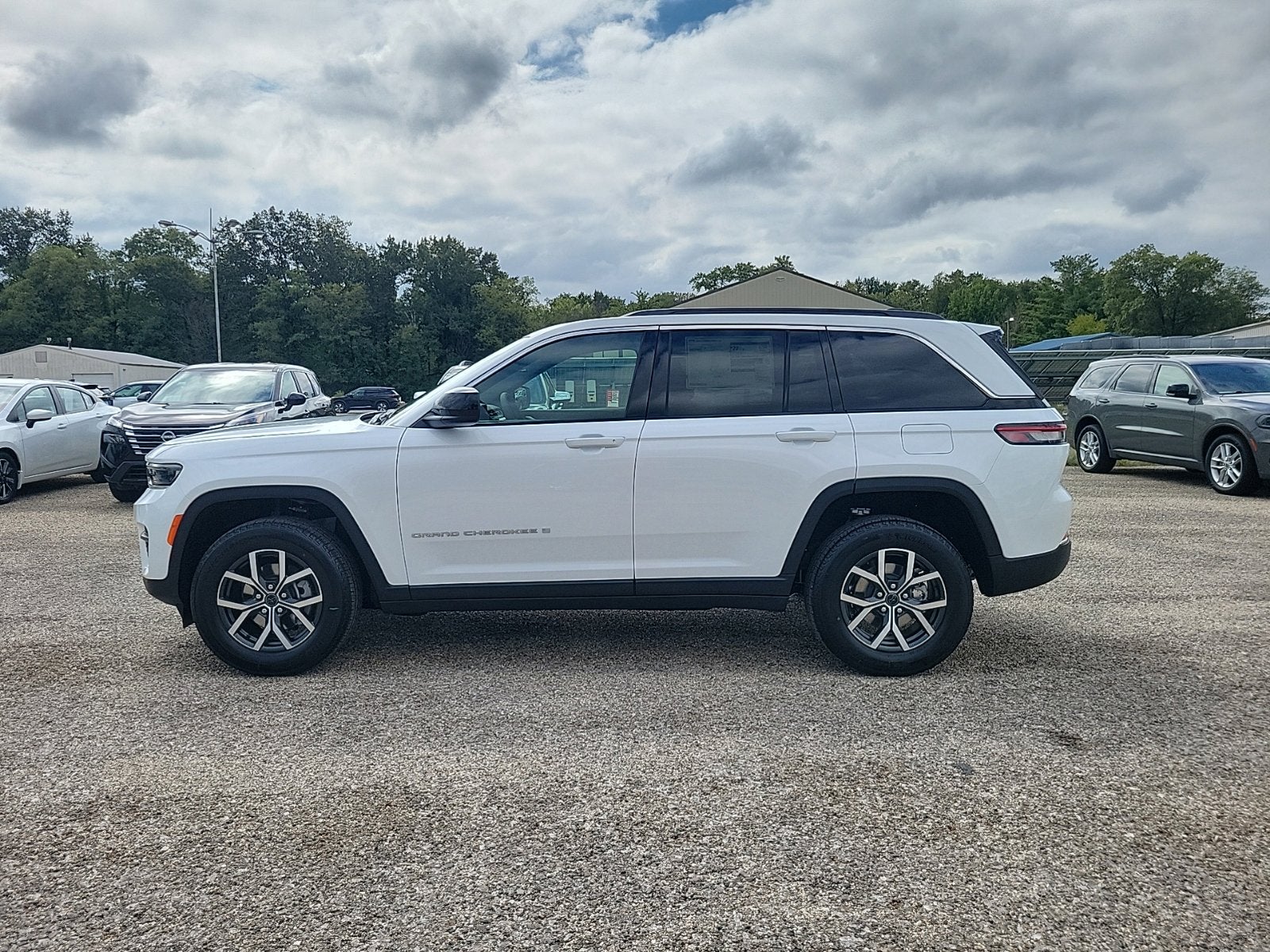 2027 Jeep Grand Cherokee Laredo X
