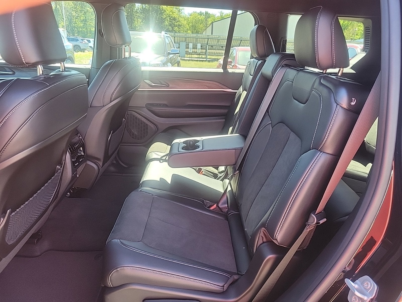 2027 Jeep Grand Cherokee L Laredo Altitude