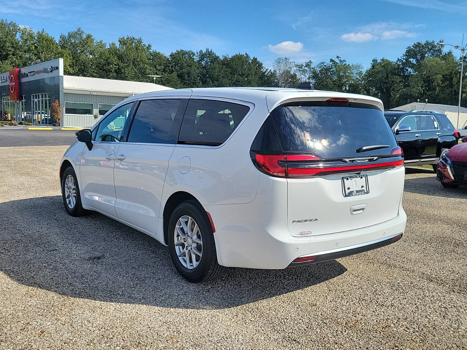 2027 Chrysler Pacifica Select