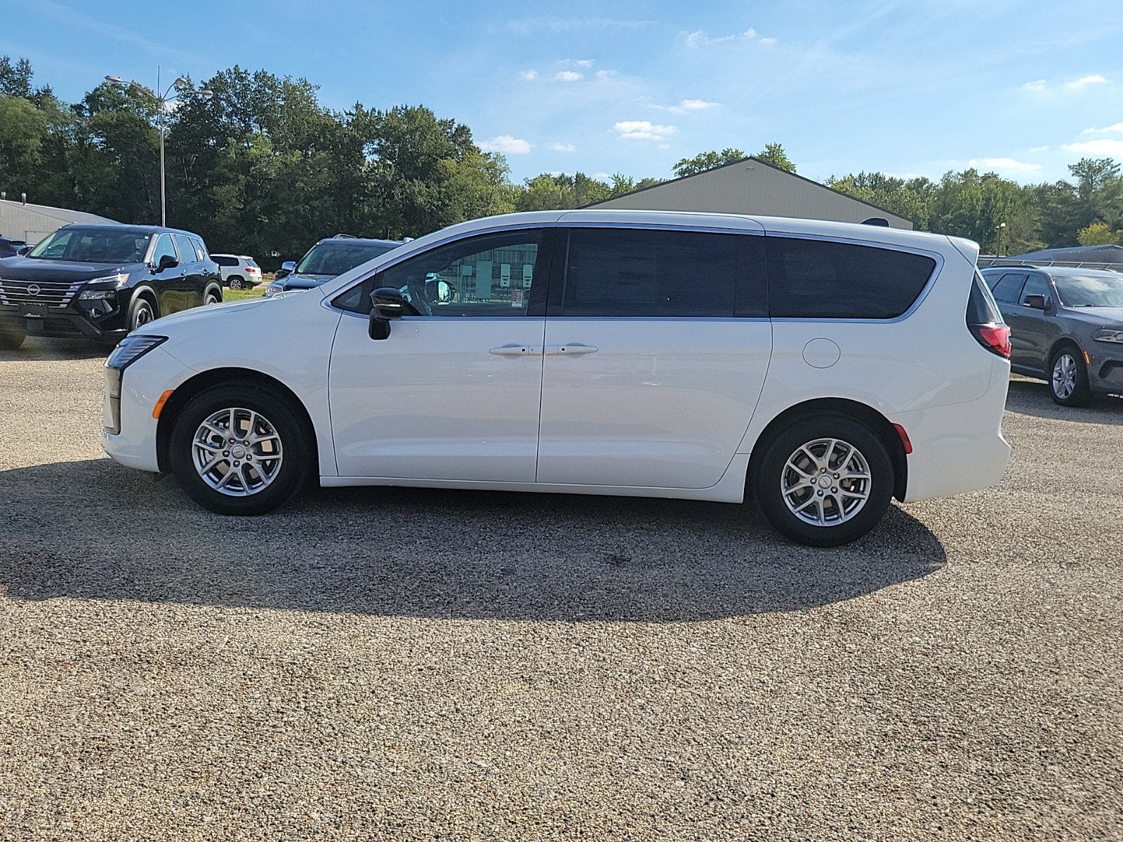2027 Chrysler Pacifica Select