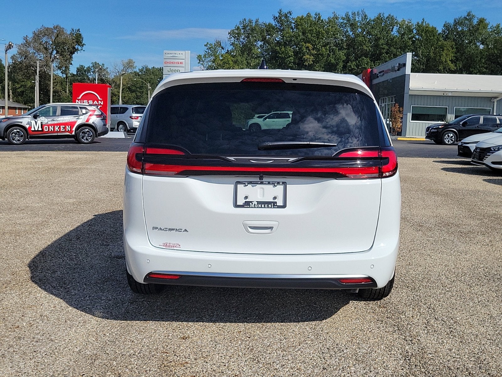 2027 Chrysler Pacifica Select