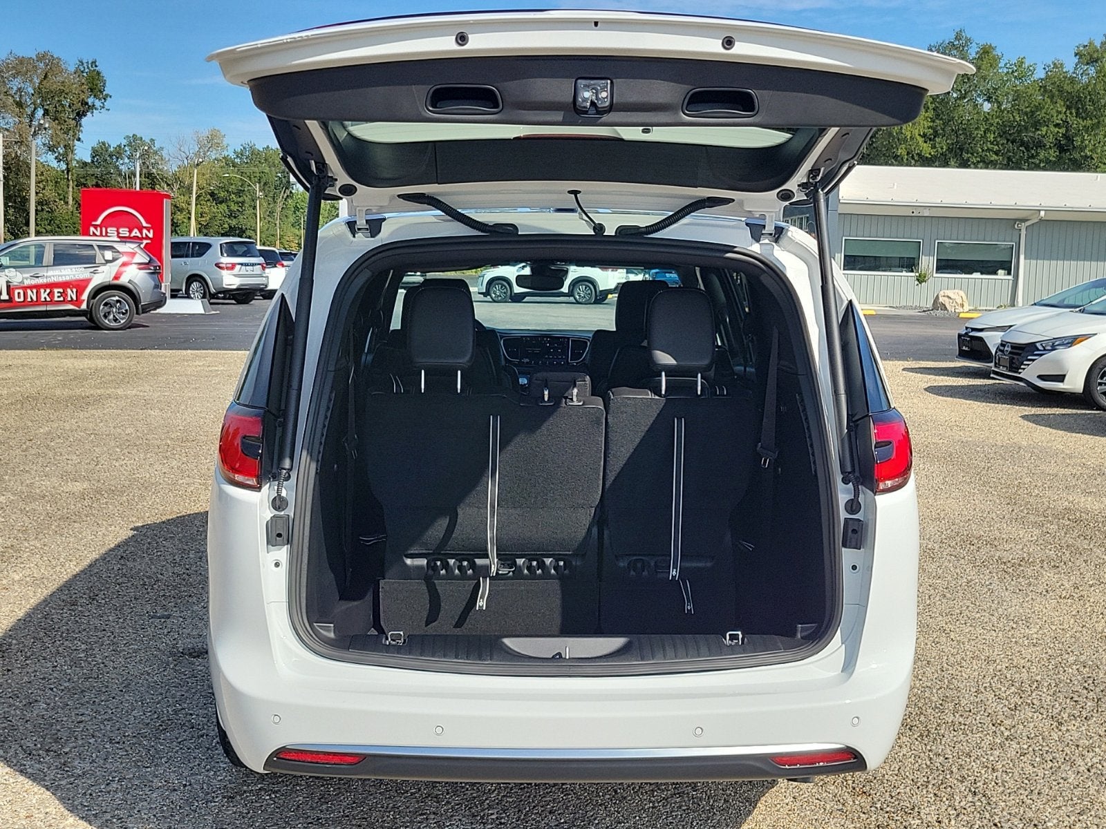 2027 Chrysler Pacifica Select