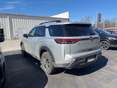 2025 Nissan Pathfinder SV