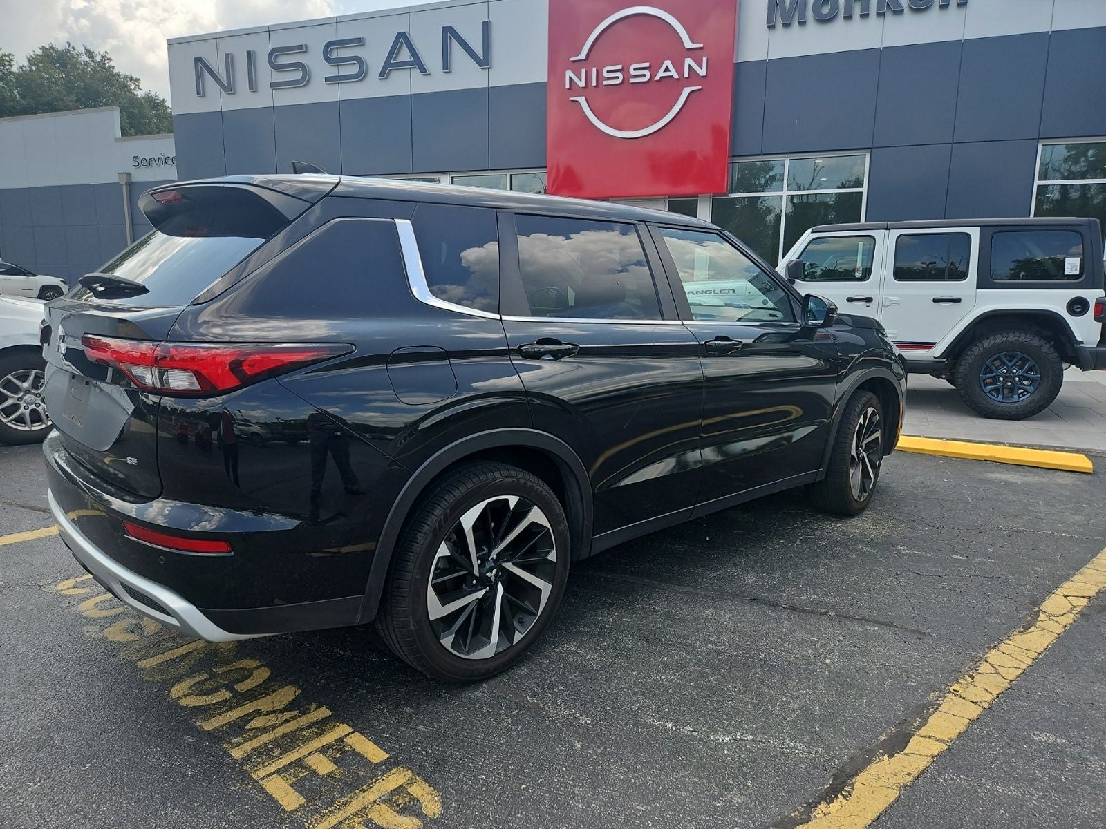 2024 Mitsubishi Outlander SE