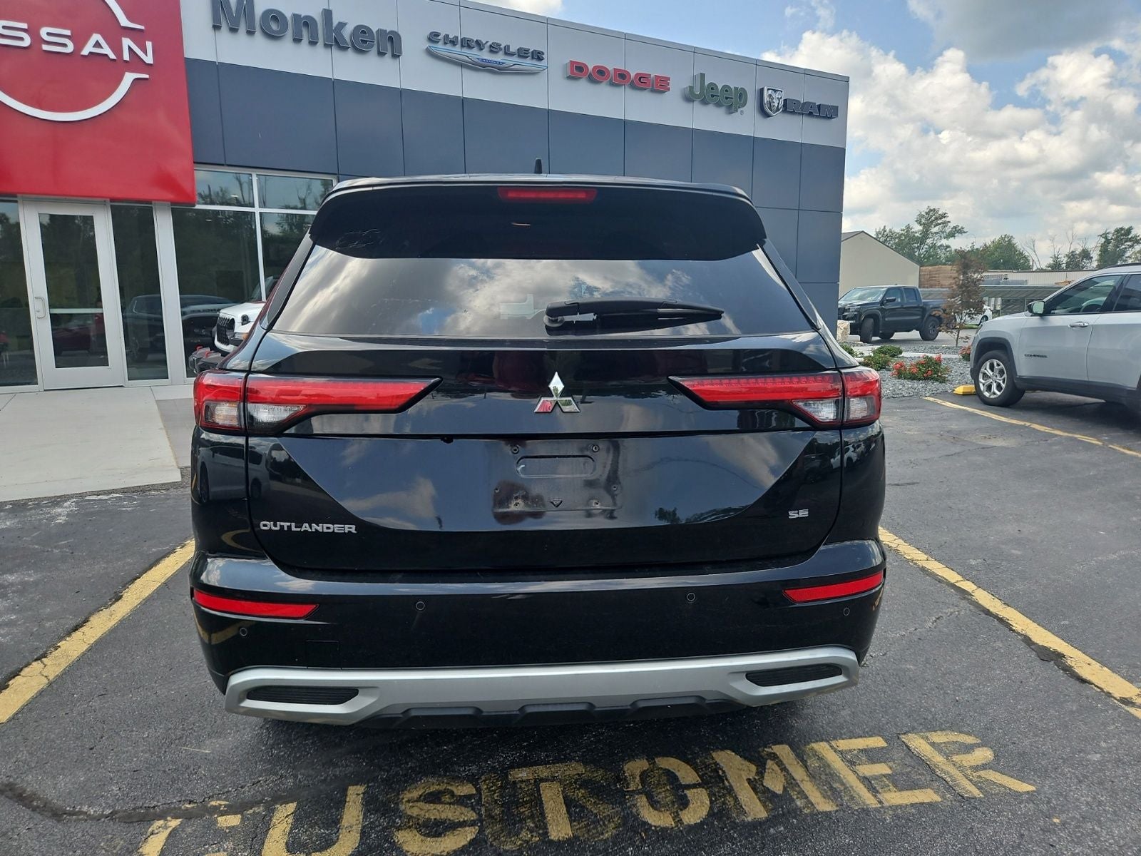 2024 Mitsubishi Outlander SE