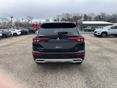 2024 Mitsubishi Outlander SE