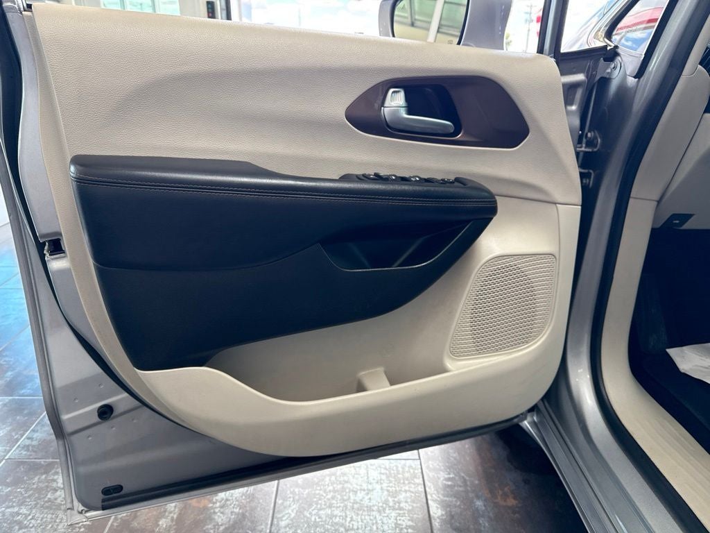 2017 Chrysler Pacifica Touring L