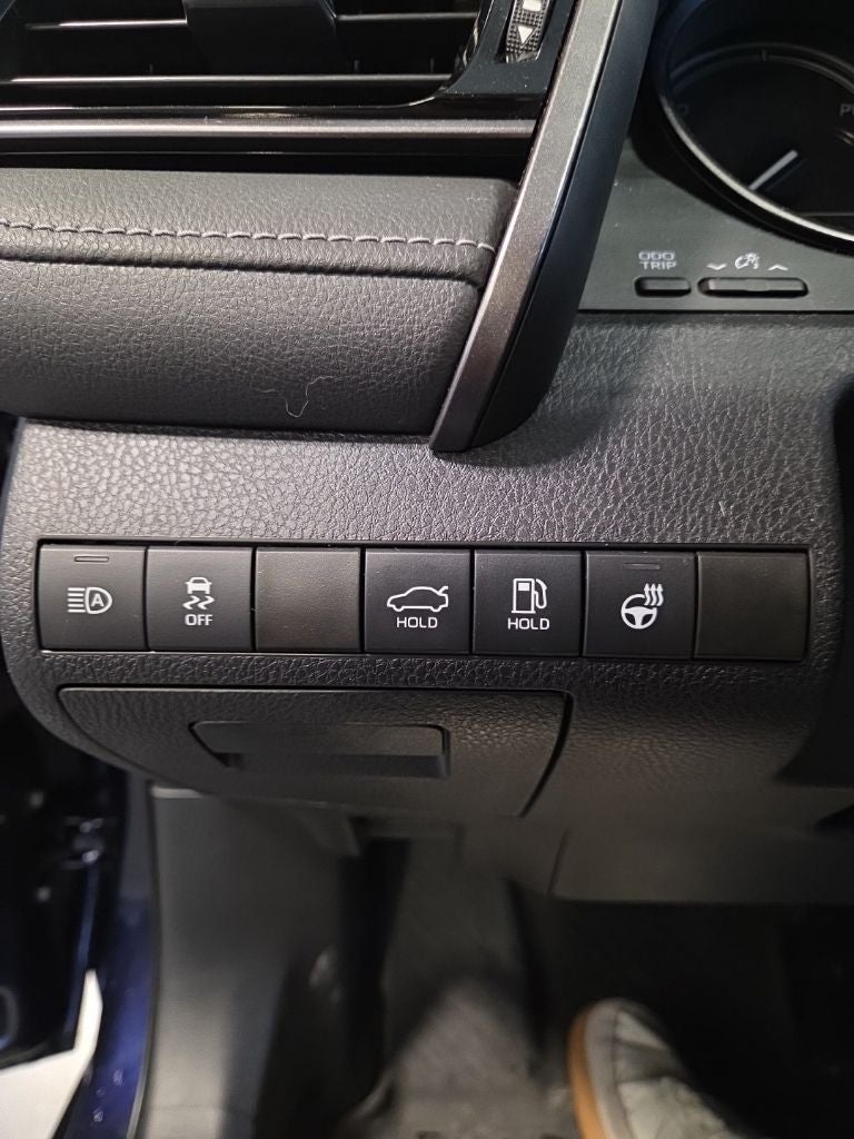 2022 Toyota Camry Hybrid SE