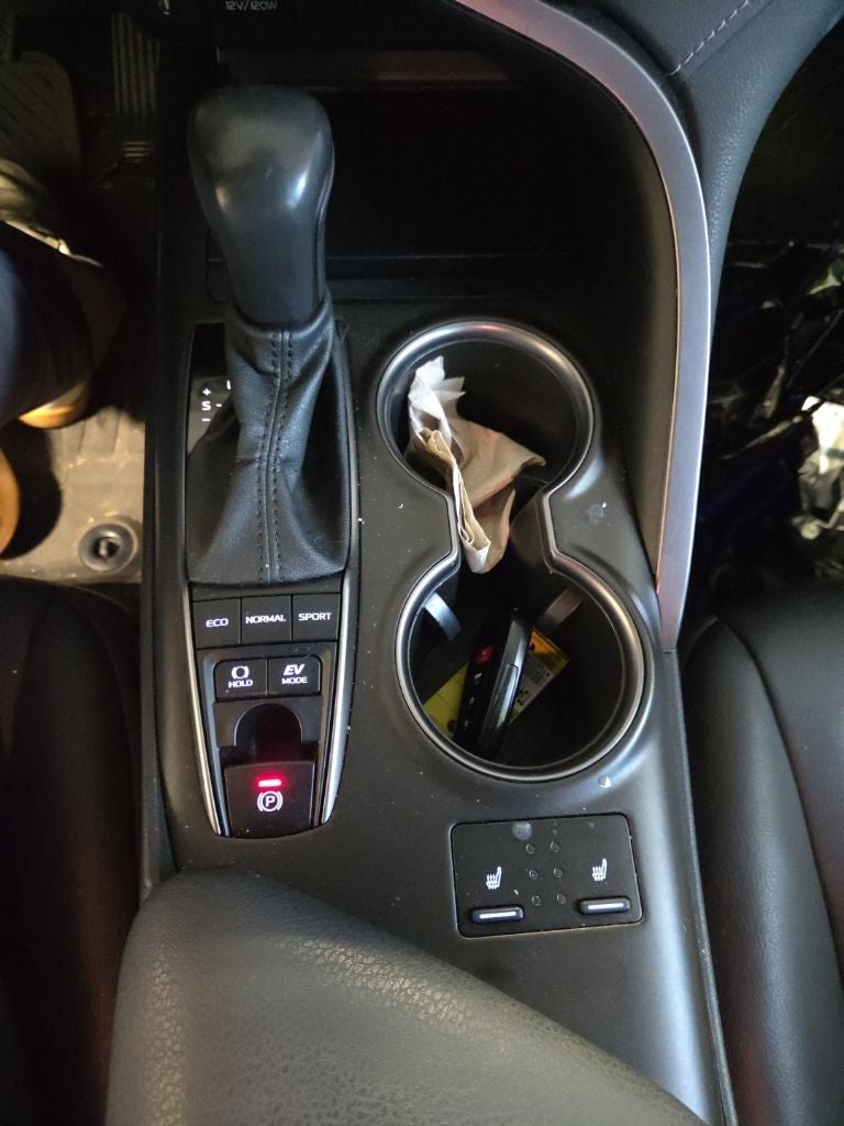 2022 Toyota Camry Hybrid SE