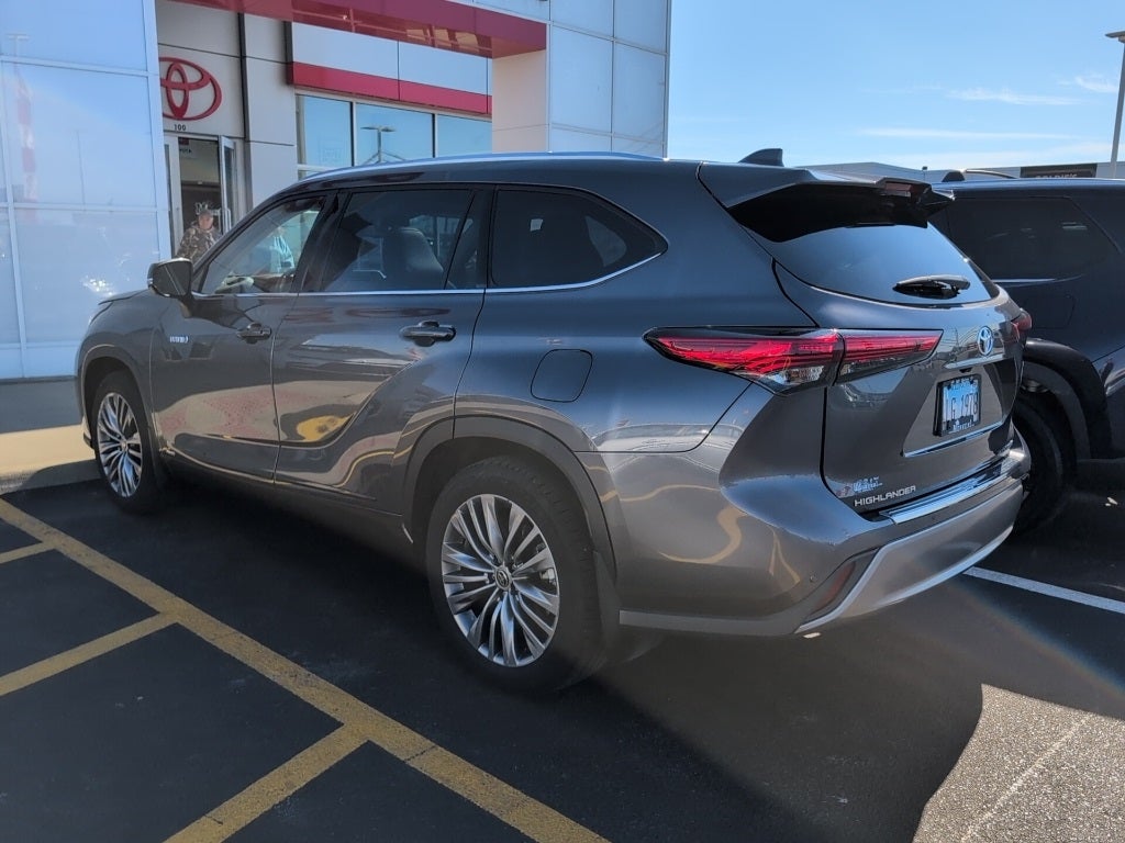 2021 Toyota Highlander Hybrid Platinum