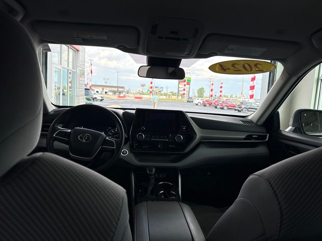 2024 Toyota Highlander LE
