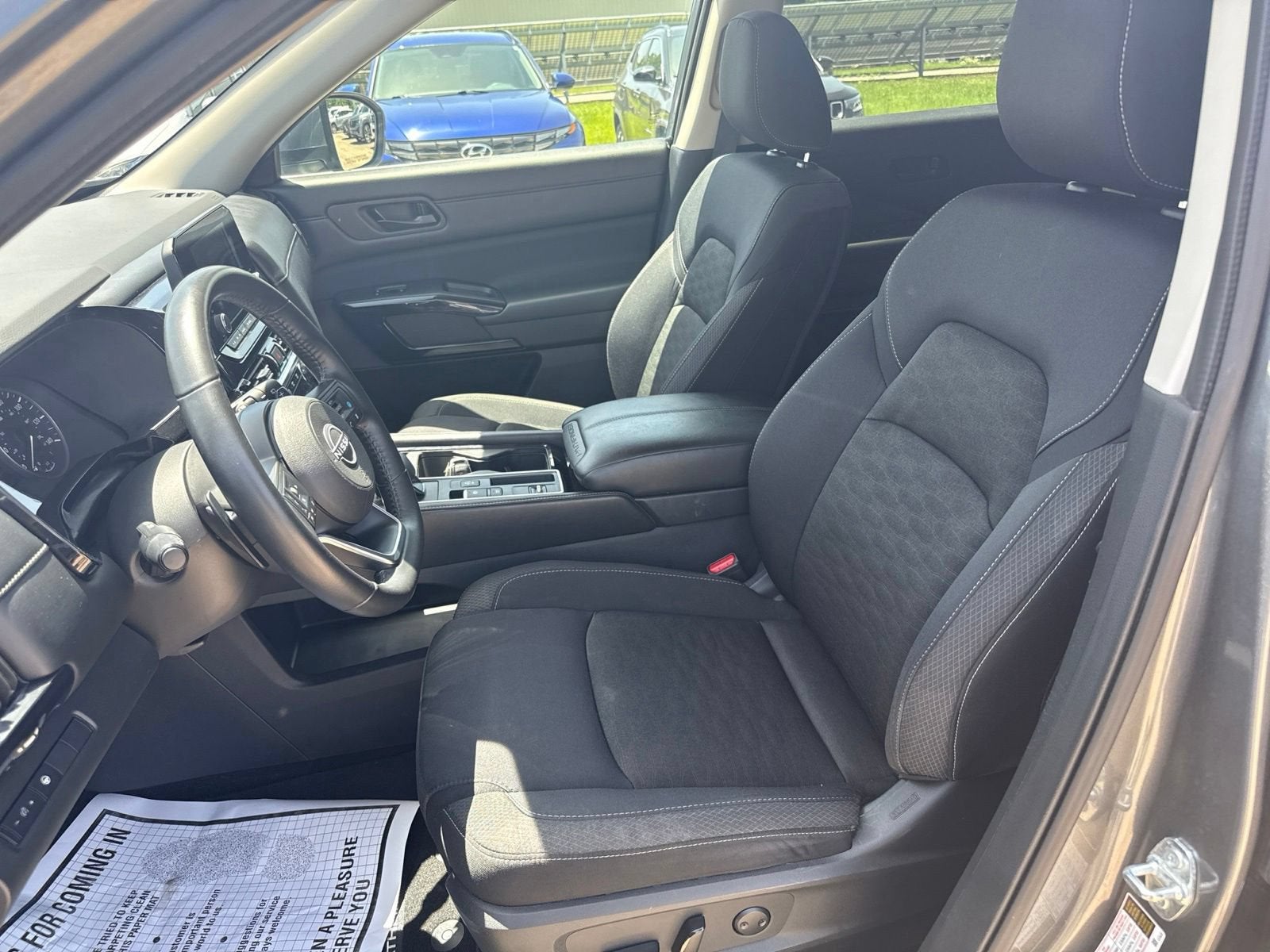 2024 Nissan Pathfinder SV
