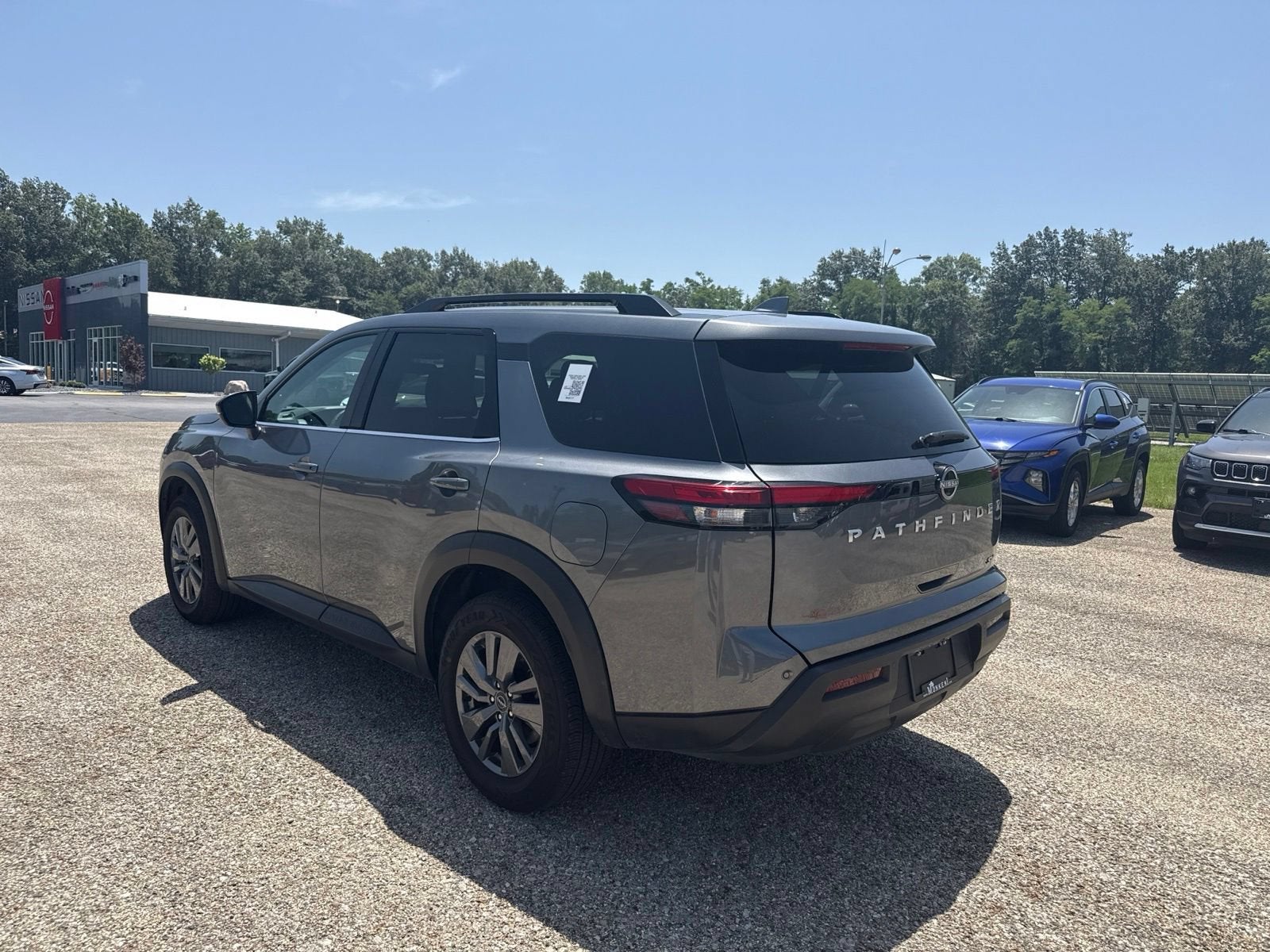 2024 Nissan Pathfinder SV