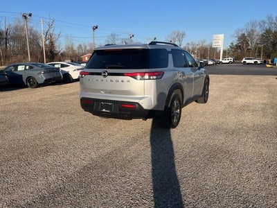 2025 Nissan Pathfinder SV