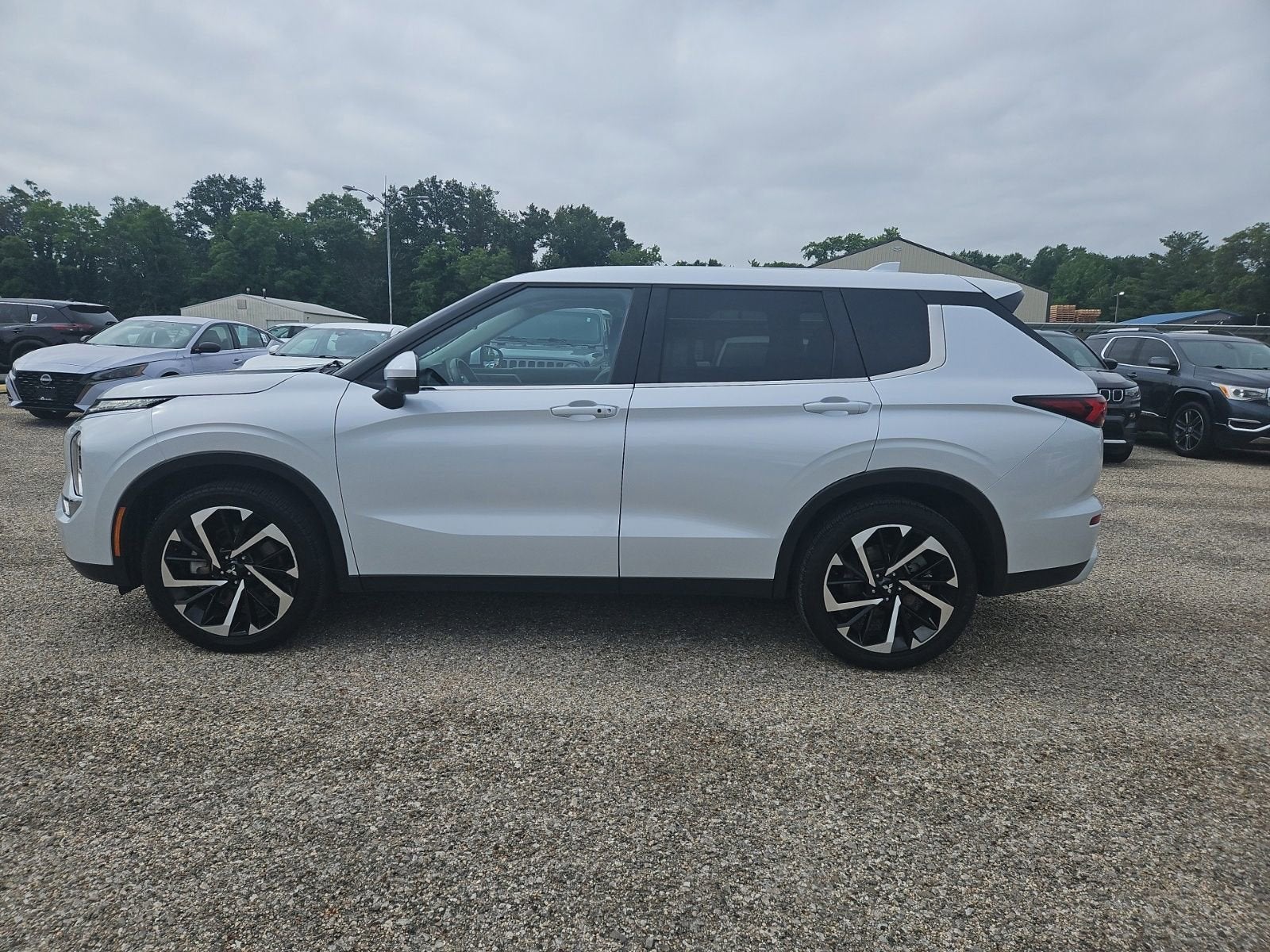 2024 Mitsubishi Outlander SE