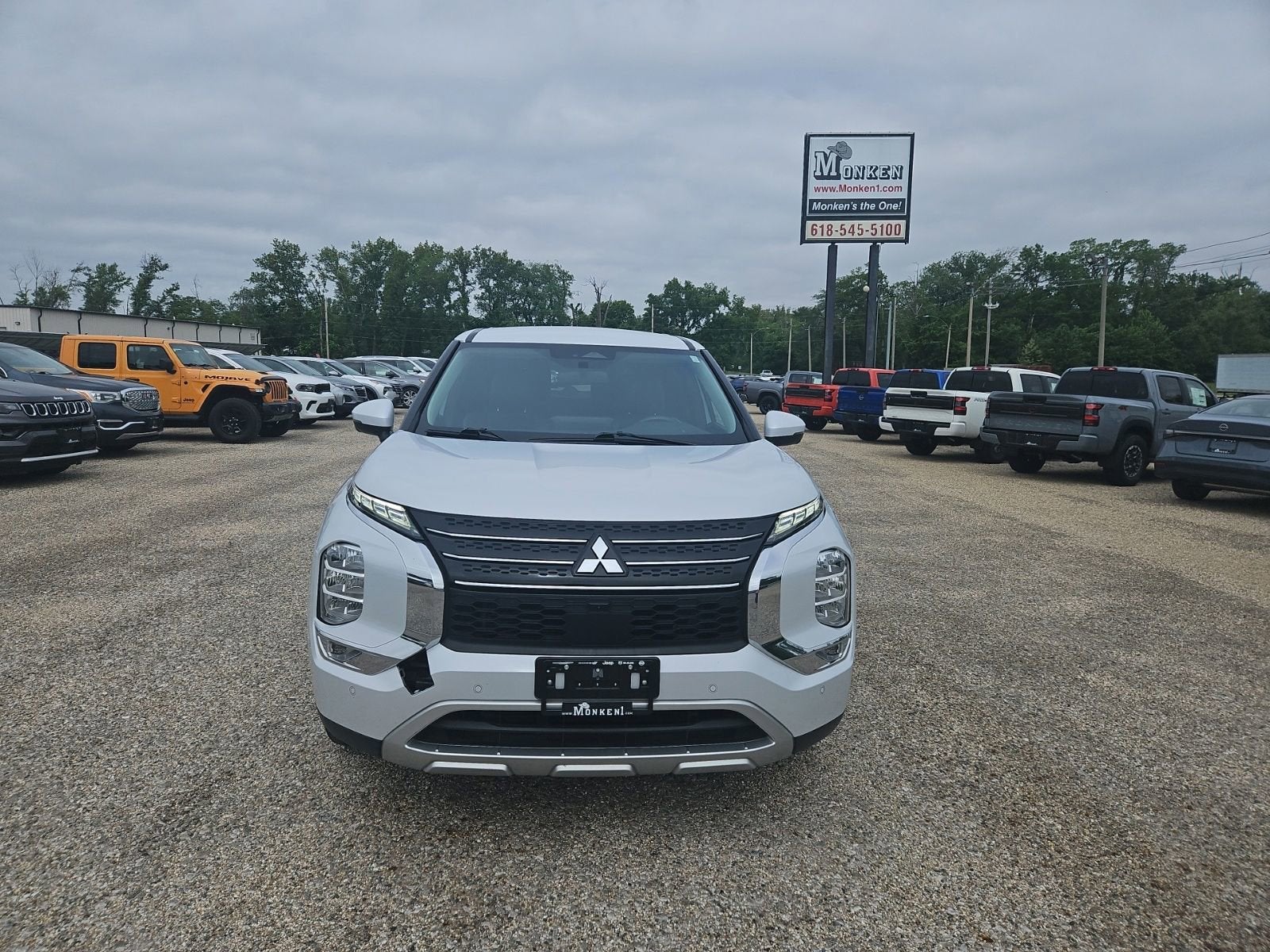 2024 Mitsubishi Outlander SE