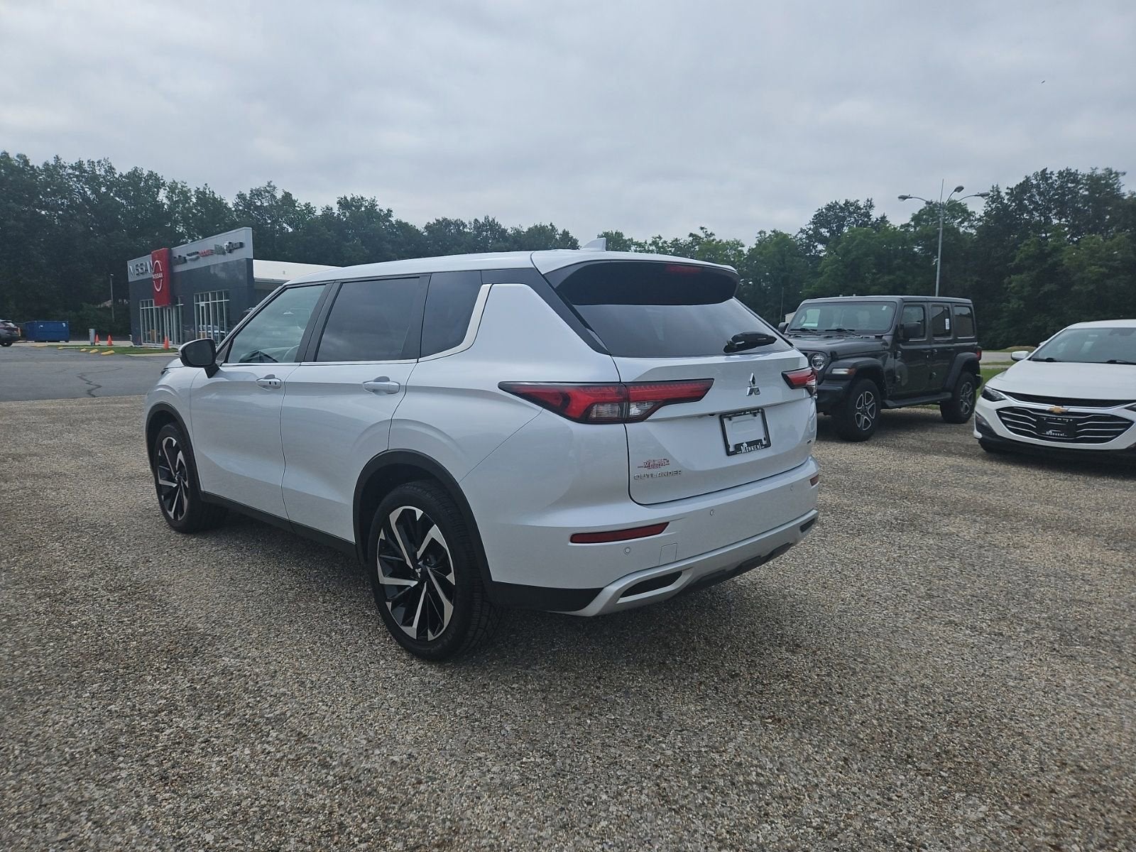 2024 Mitsubishi Outlander SE